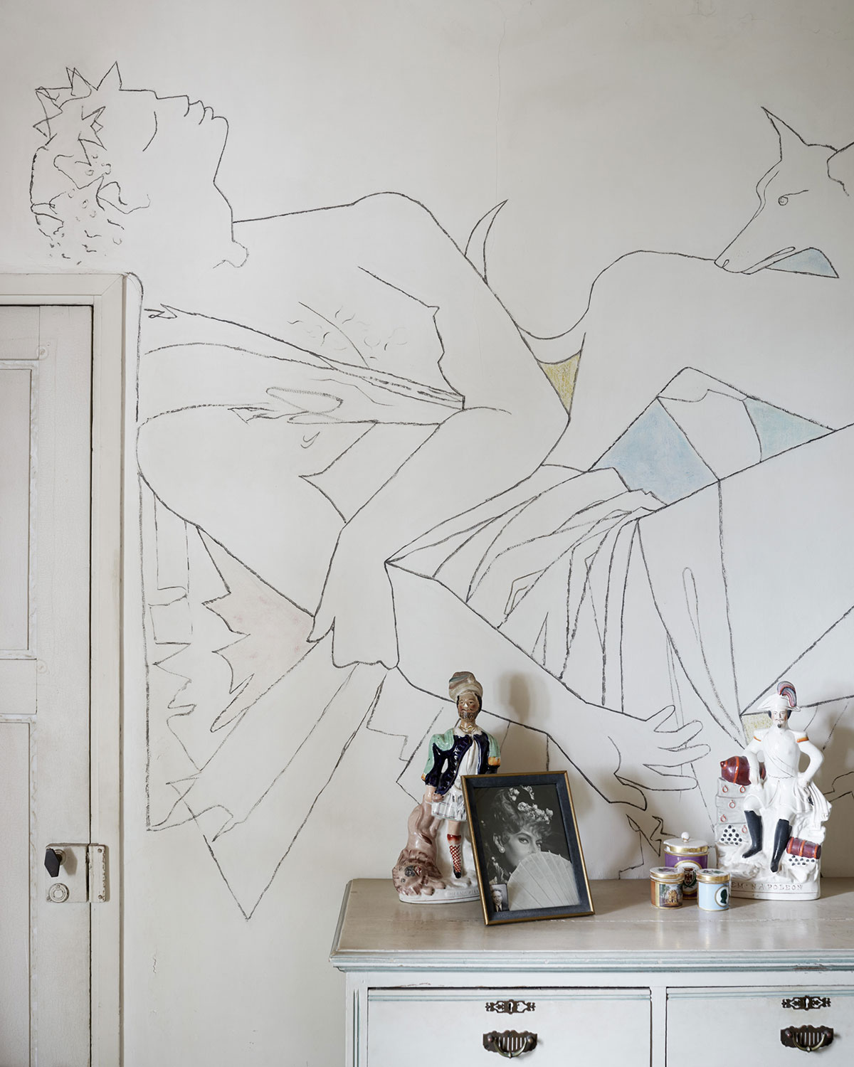 1566545340668874.jpg Kinfolk_Vol21_LoversDiscourse_VillaSantoSospir_08.jpg